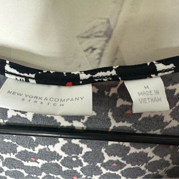 New York & Company medium stretch top - Picture 5 of 8